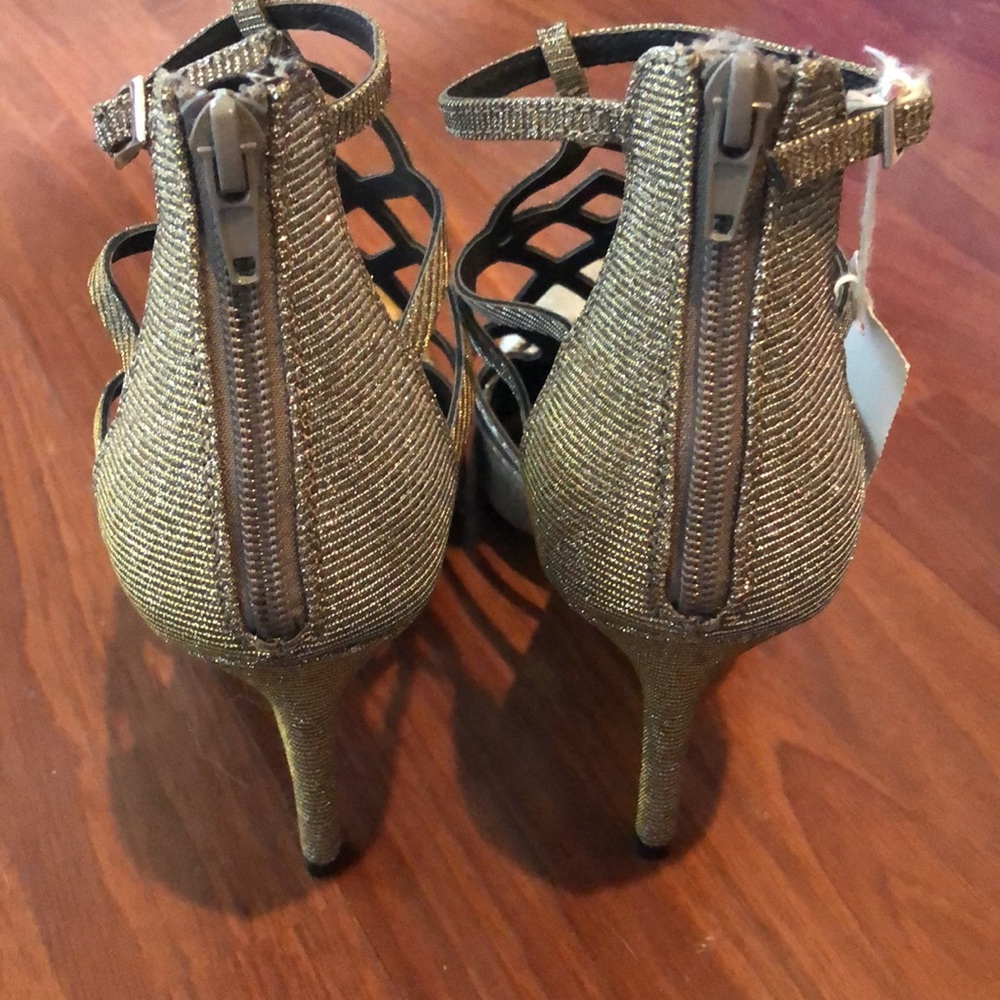 HEELS - Picture 3 of 4